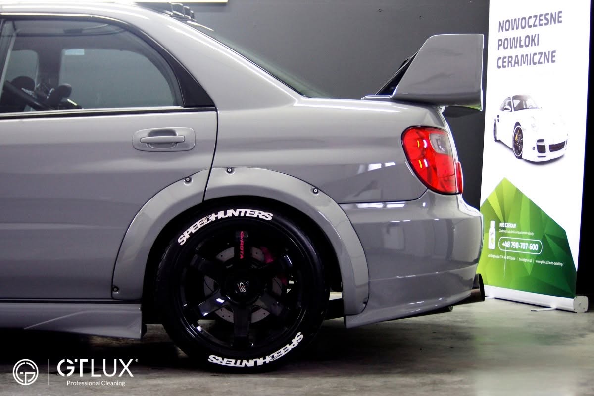 Bok Subaru w studiu GTLUX